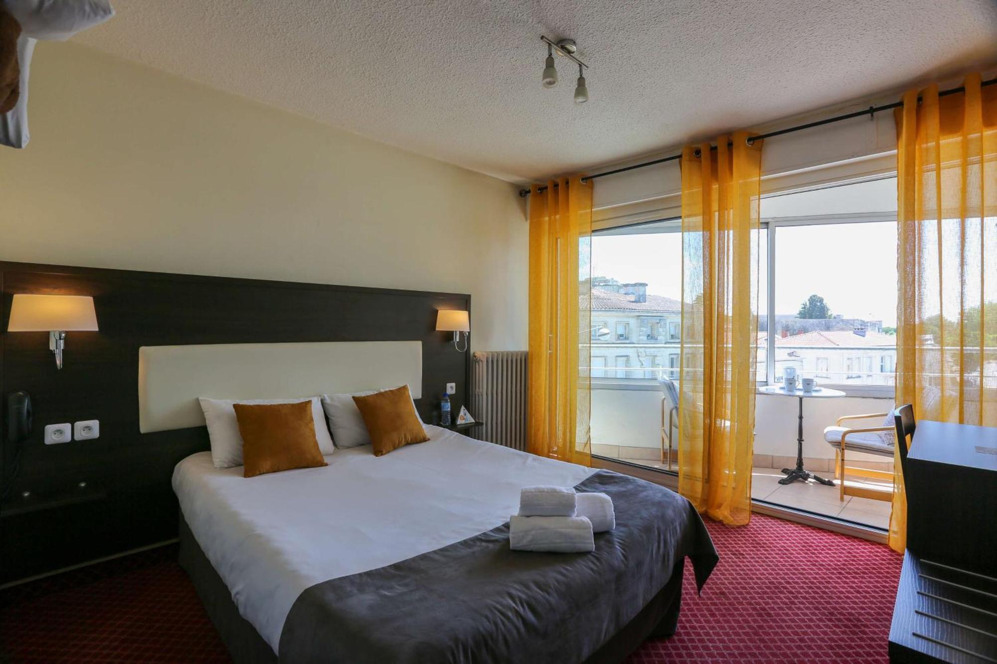 Brit Hotel Bleu Nuit Saintes Ngoại thất bức ảnh