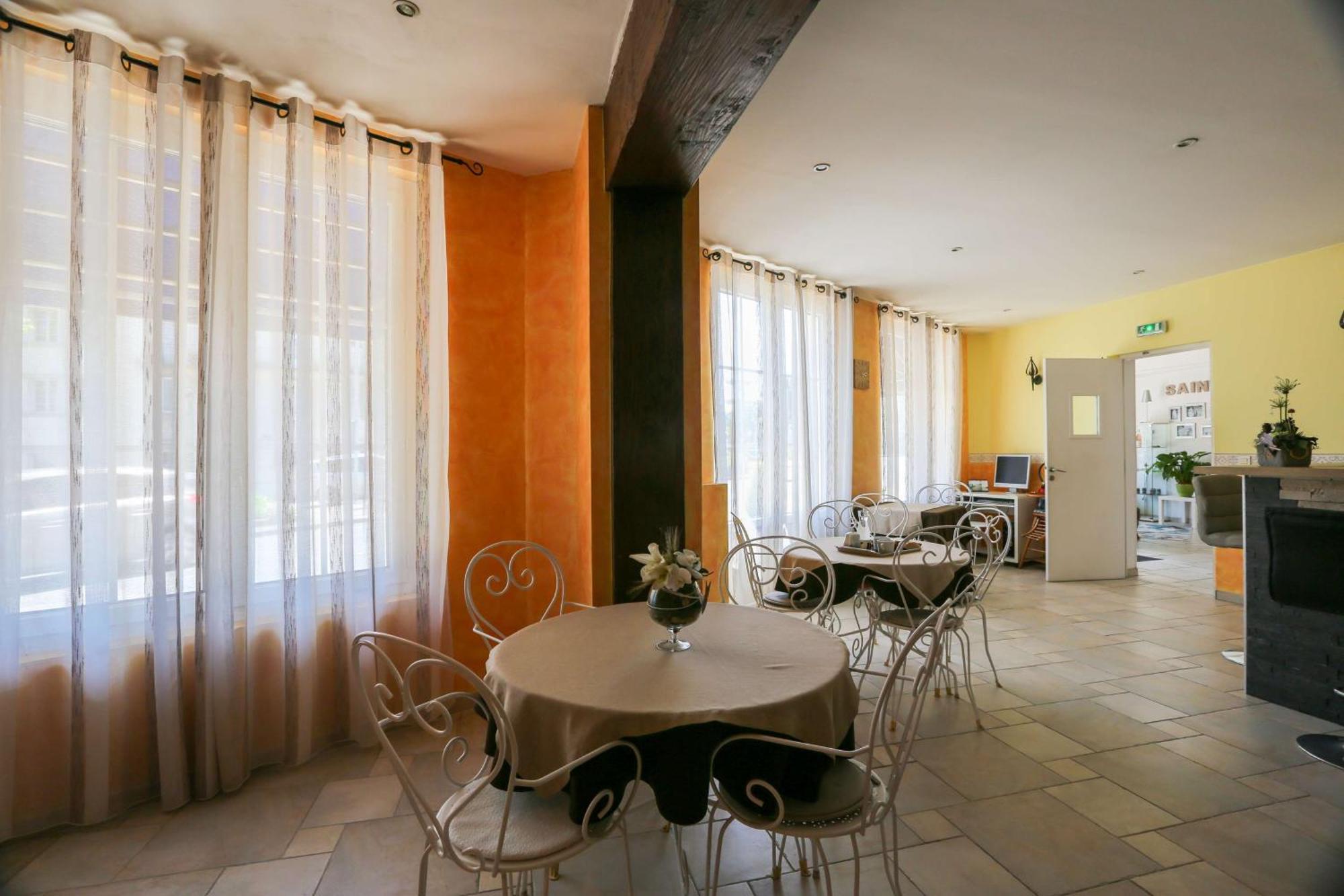 Brit Hotel Bleu Nuit Saintes Ngoại thất bức ảnh