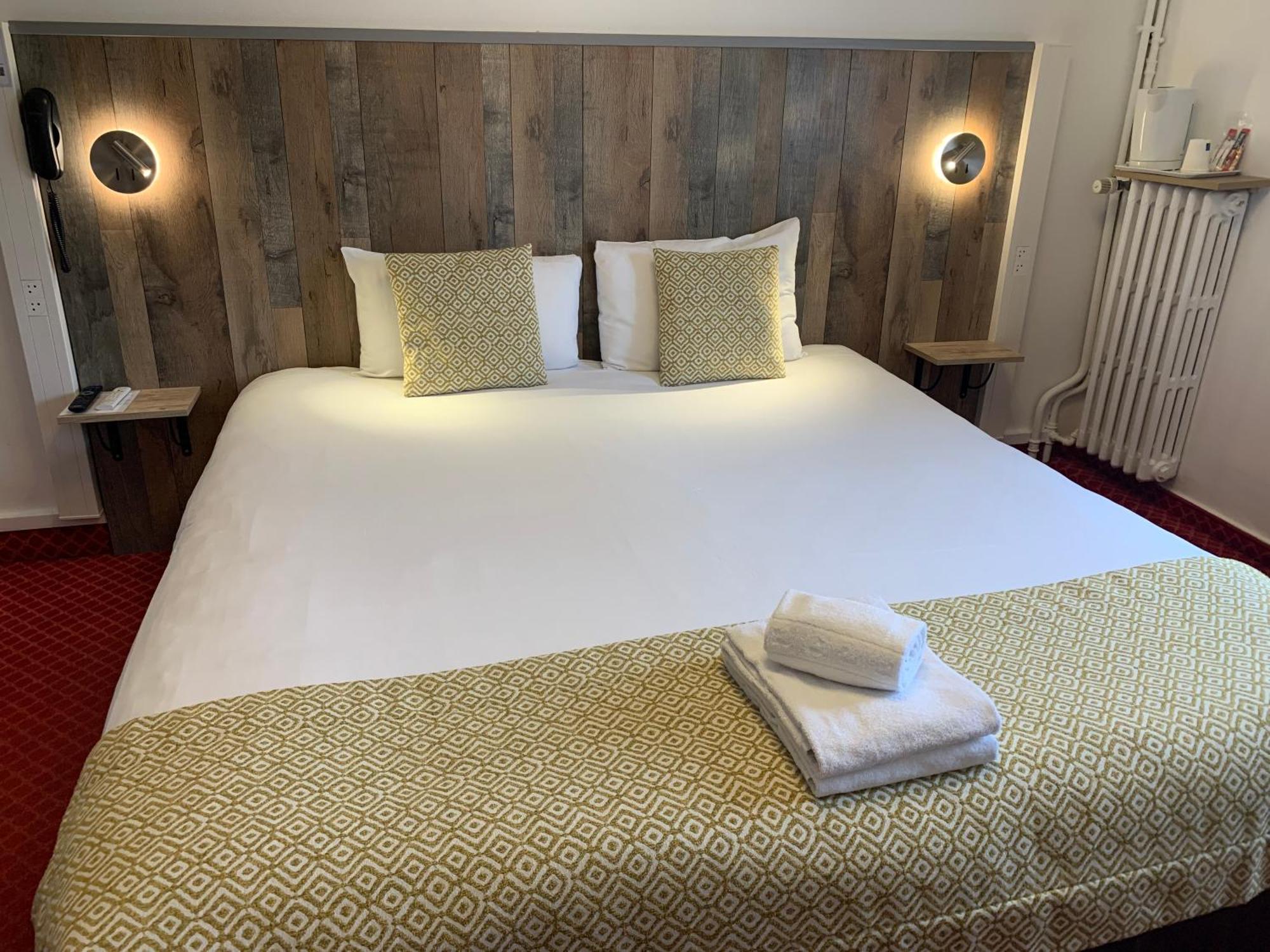 Brit Hotel Bleu Nuit Saintes Ngoại thất bức ảnh