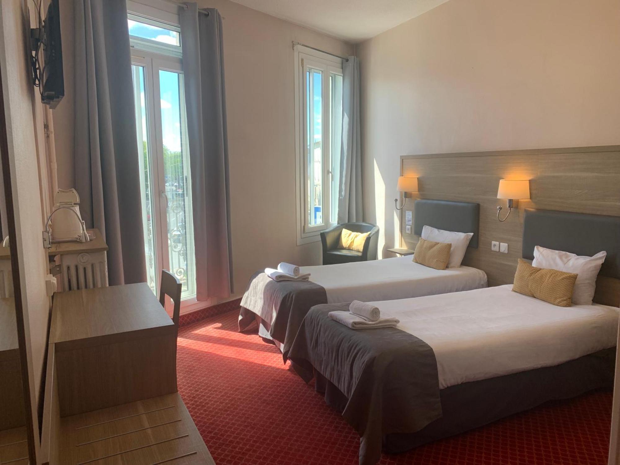 Brit Hotel Bleu Nuit Saintes Ngoại thất bức ảnh