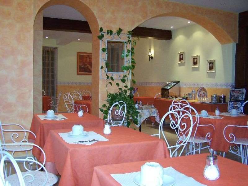 Brit Hotel Bleu Nuit Saintes Nhà hàng bức ảnh